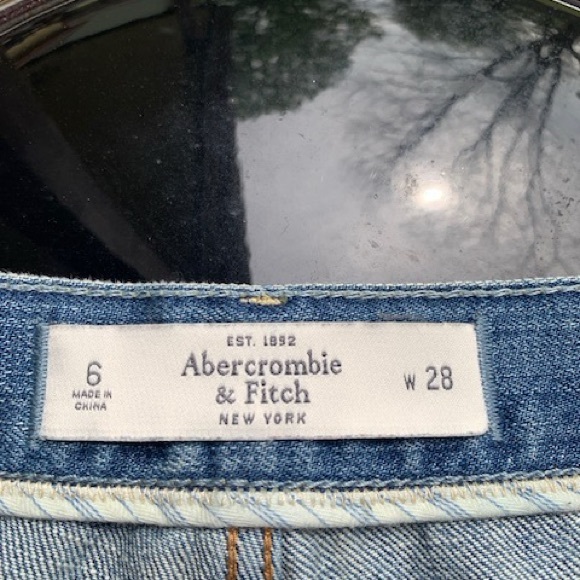 Abercrombie and fetch crop jeans size 6, waist, 28 - Picture 3 of 3